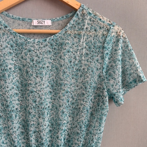 Suzy Shier | Floral Peplum Mesh Sheer Top - Picture 3 of 7